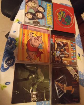 CD cassetta e spartito musicale 