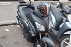 X Max 250 Momo Design. 