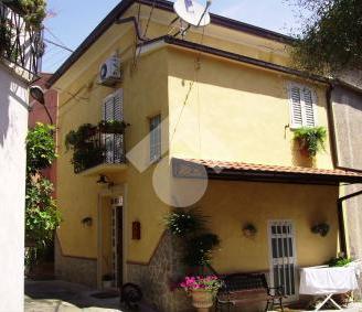 CASA SEMINDIPENDENTE A CASSINO