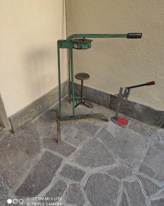 macchinetta grande e piccola per imbottigliare