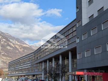 AMPIO E LUMINOSO UFFICIO IN POSIZIONE STRATEGICA