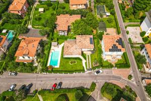 VILLA SINGOLA A TOSCOLANO-MADERNO