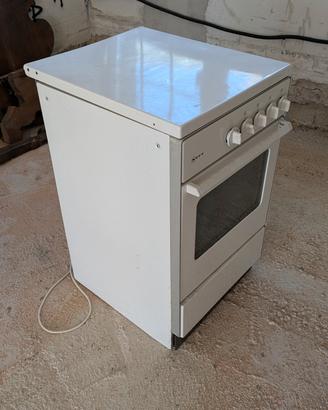 Cucina a gas con forno Neff bianca 4 fuochi