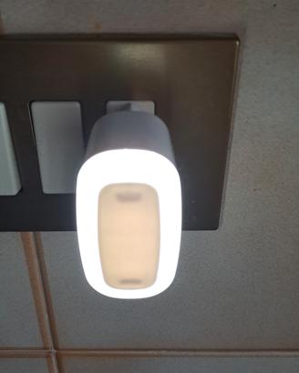 Luce notturna LED da presa 