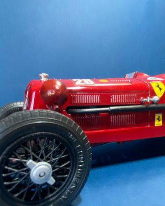 Alfa Romeo Ferrari 8c 2300 Monza 1:18 Nuvolari . T