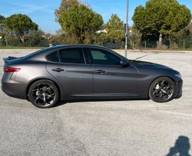 Alfa Romeo Giulia 2.2 at8 180cv