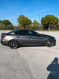 Alfa Romeo Giulia 2.2 at8 180cv