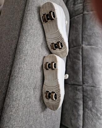 scarpe da ginnastica con rotelle come pattini