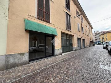 NEGOZIO A BORGOMANERO