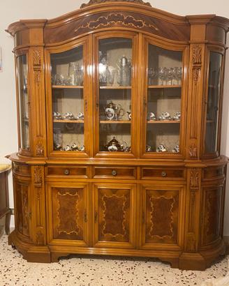 Vetrina tavolo e sedie
