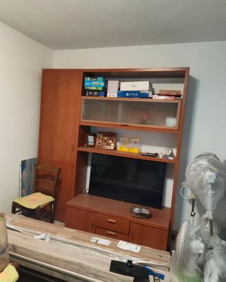 Scrivania, mobile da pranzo, letto con cassetti