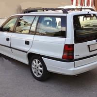 Opel Astra F SW Combi del 1997 ricambi usati