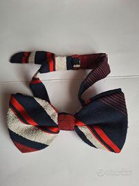 Cravattino dai colori rosso/blu/grigio