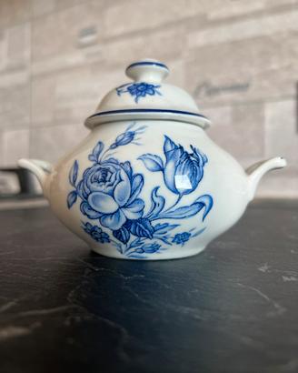 Zuccheriera in ceramica bianca e blu con coperchio