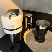 Macchina del caffe Vertuo con Montalatte
