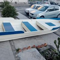 Barca a motore