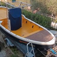 Barca a motore