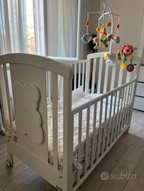 Lettino bianco in legno