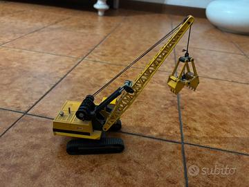 Gru caterpillar 225