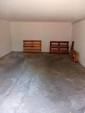 Ampio garage zona arcella