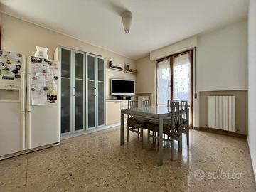 Appartamento con garage, zona Piandelmedico