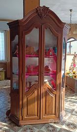 Vetrina con intaglio fiori