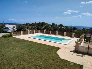 SALENTO - PESCOLUSE/TORRE PALI: Villa con piscina