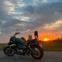 Moto Honda VF custom 750