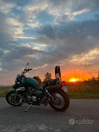 Moto Honda VF custom 750