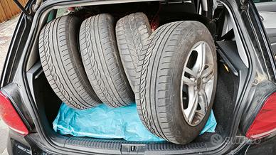 cerchi in lega con pneumatici 