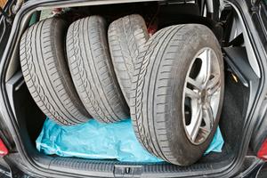 4 cerchi  lega +  pneumatici totale 80€