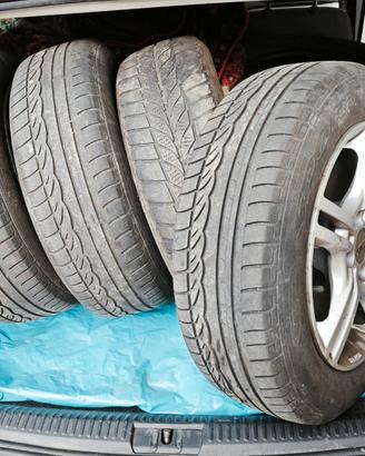 4 cerchi  lega +  pneumatici totale 80€