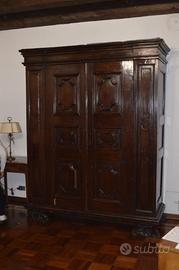 Armadio in massello di noce fine 500