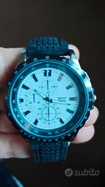 orologio con quadrante bianco