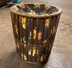 Cesto in legno e vimini