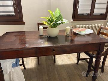 tavola in legno più 4 sedie