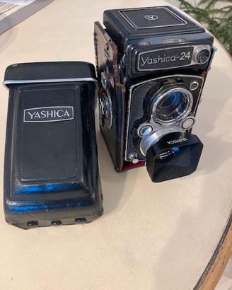 Yashica 24 6x6 biottica