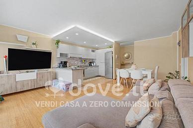 Appartamento di 118 m² con 4 locali e box auto a S