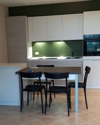Tavolo cucina e sedie