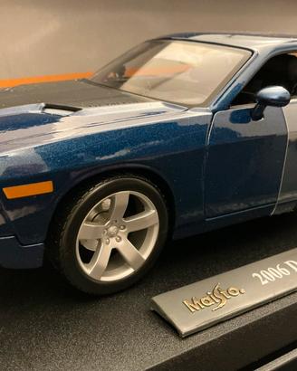 Modellino auto 1/18 Dodge Challenger 2006