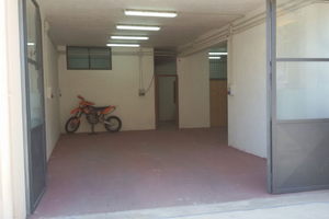 Locale artigianale nei pressi del rifornimento Eni