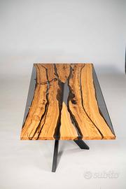 tavolo in ulivo e resina