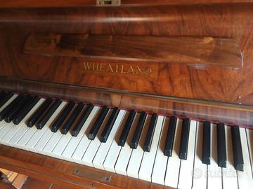 Pianoforte verticale in legno