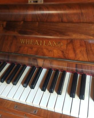 Pianoforte verticale in legno
