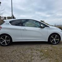 Peugeot 208 1.6 THP 156 CV 3 porte pre GTi