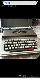 Macchina da scrivere con custodia 