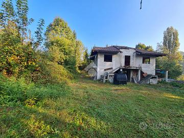 VILLA SINGOLA A CASTIGLIONE TORINESE