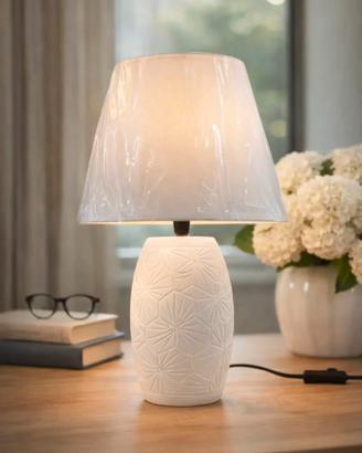 Lampada da tavolo in ceramica bianca