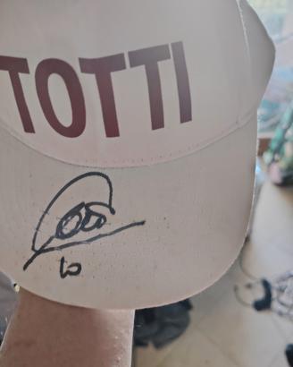 cappello con firma totti