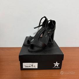 scarpa con tacco doppio e scatola